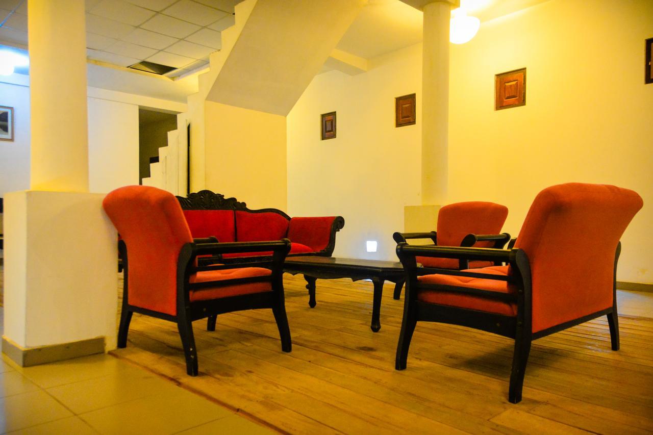 Rainbow Beach Hotel Negombo Esterno foto