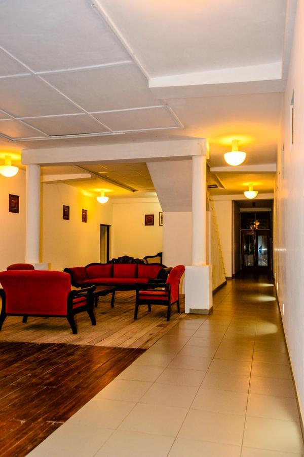 Rainbow Beach Hotel Negombo Esterno foto