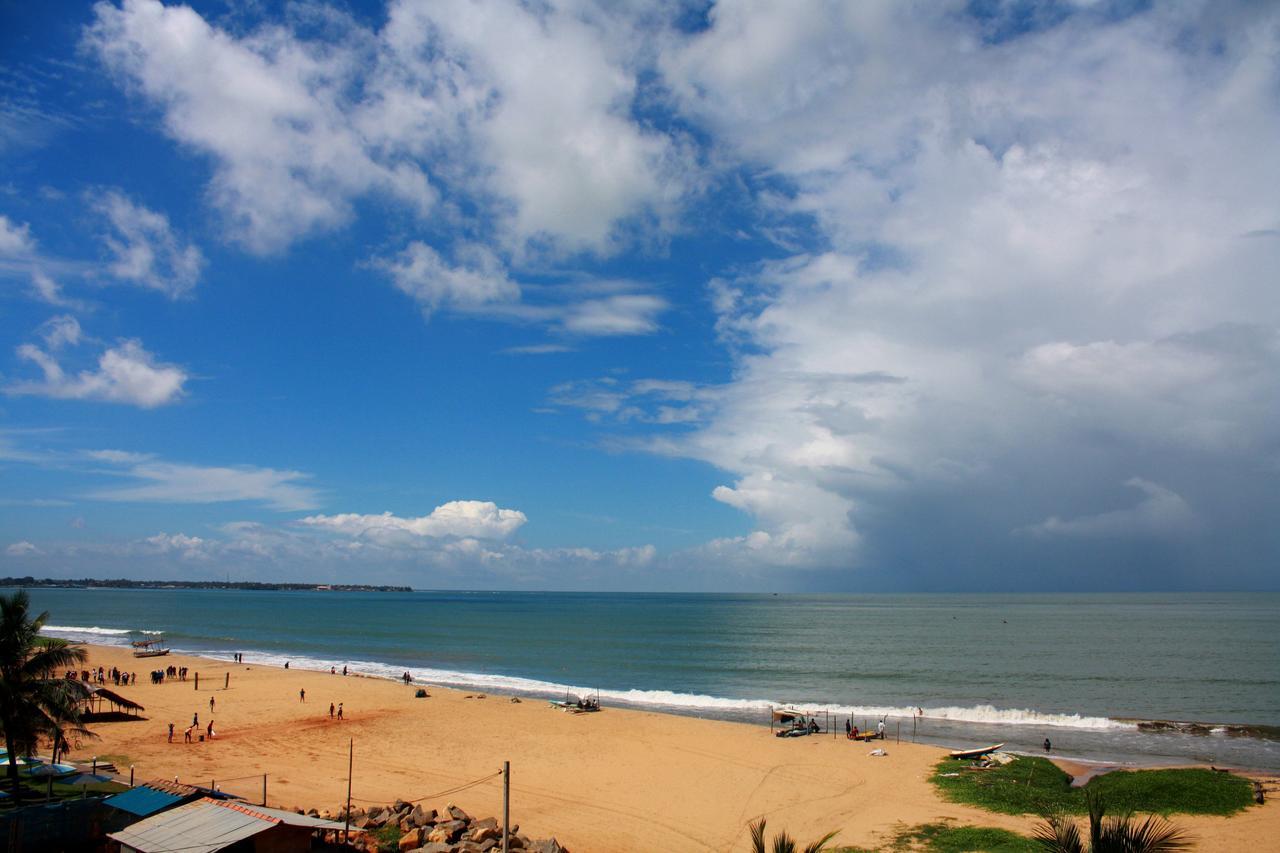 Rainbow Beach Hotel Negombo Esterno foto