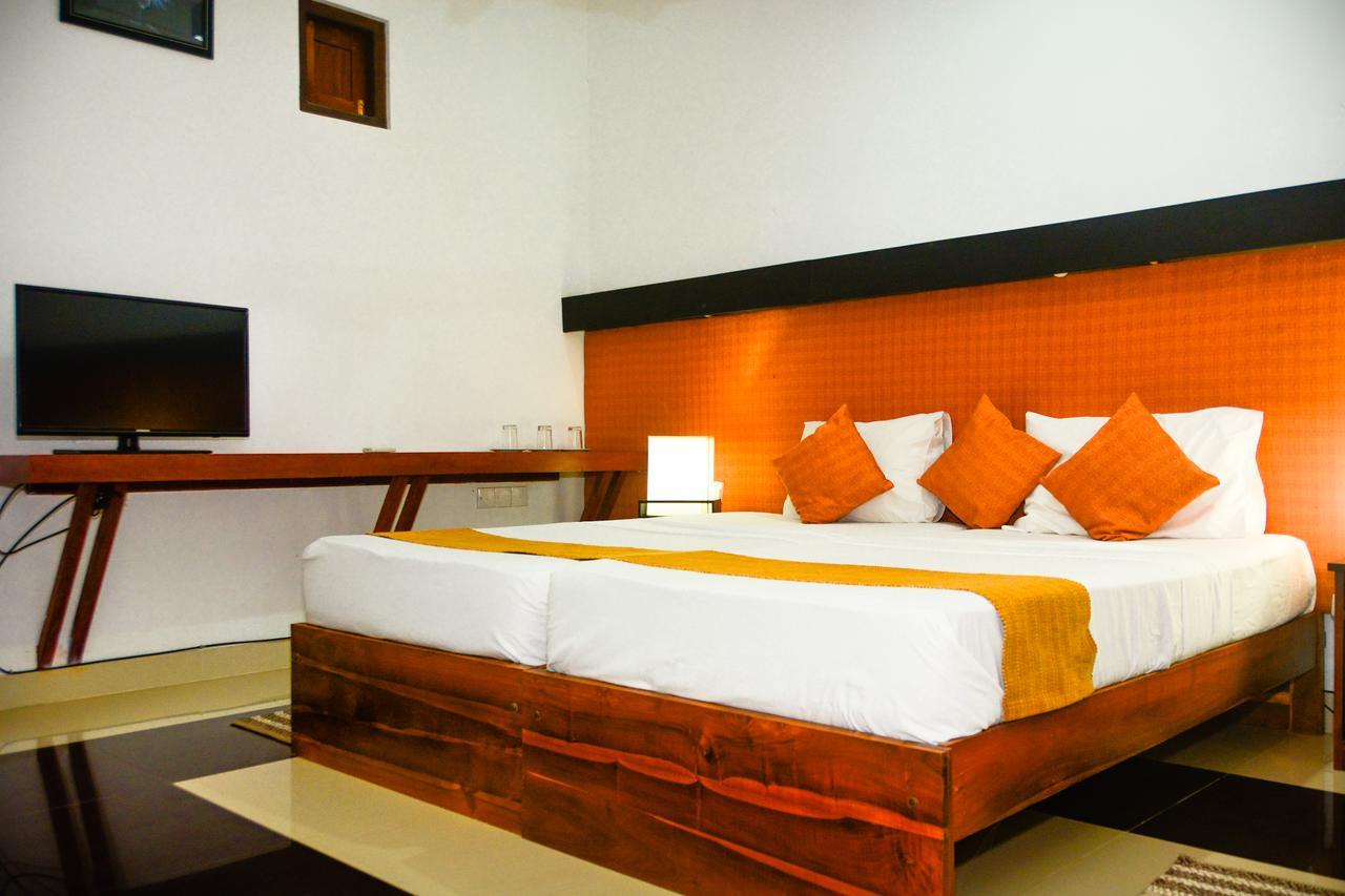 Rainbow Beach Hotel Negombo Esterno foto