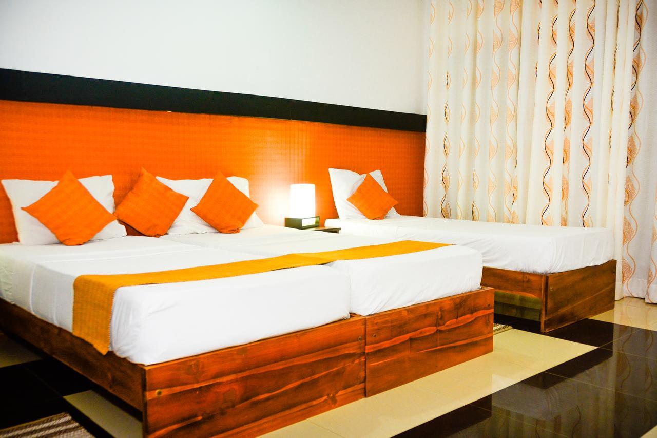 Rainbow Beach Hotel Negombo Esterno foto