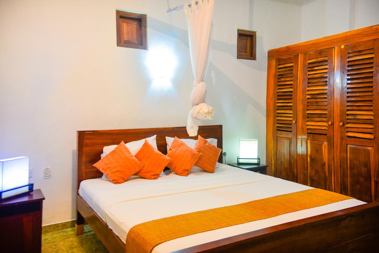 Rainbow Beach Hotel Negombo Esterno foto