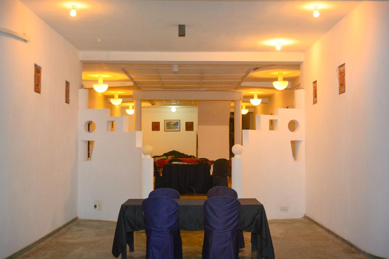 Rainbow Beach Hotel Negombo Esterno foto