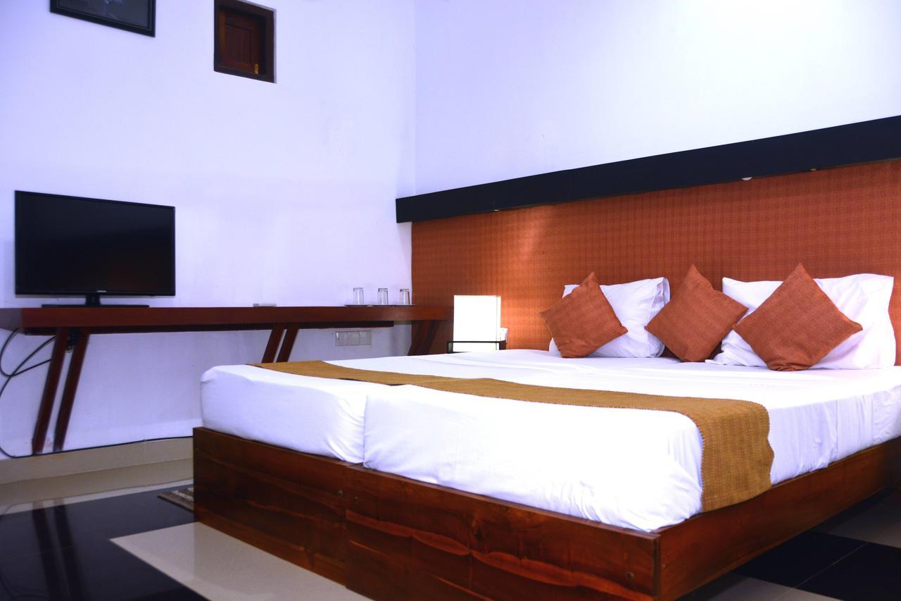 Rainbow Beach Hotel Negombo Esterno foto